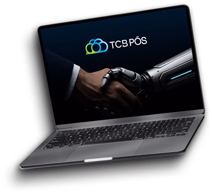 Notebook exibindo a marca TCB Pós sobre a imagem de um aperto de mãos entre um humano e um robô.